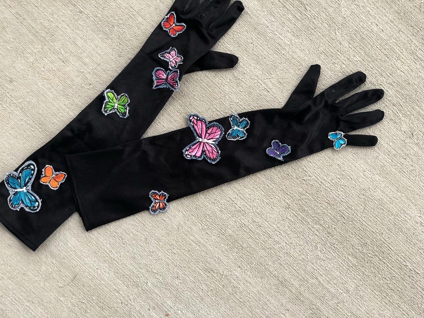 Butterfly gloves